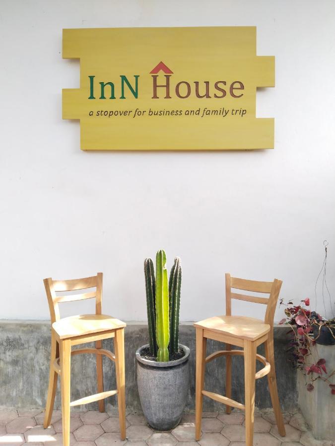 Inn House Homestay Dadapan ภายนอก รูปภาพ