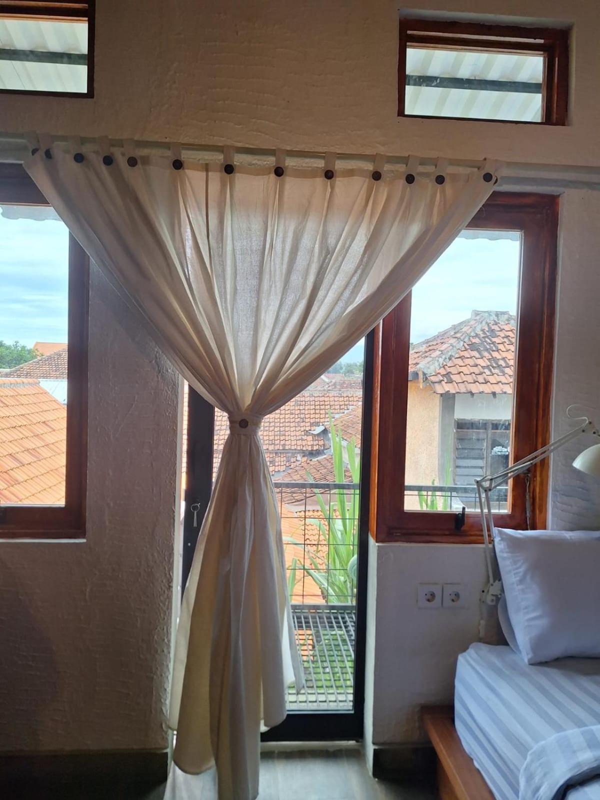 Inn House Homestay Dadapan ภายนอก รูปภาพ