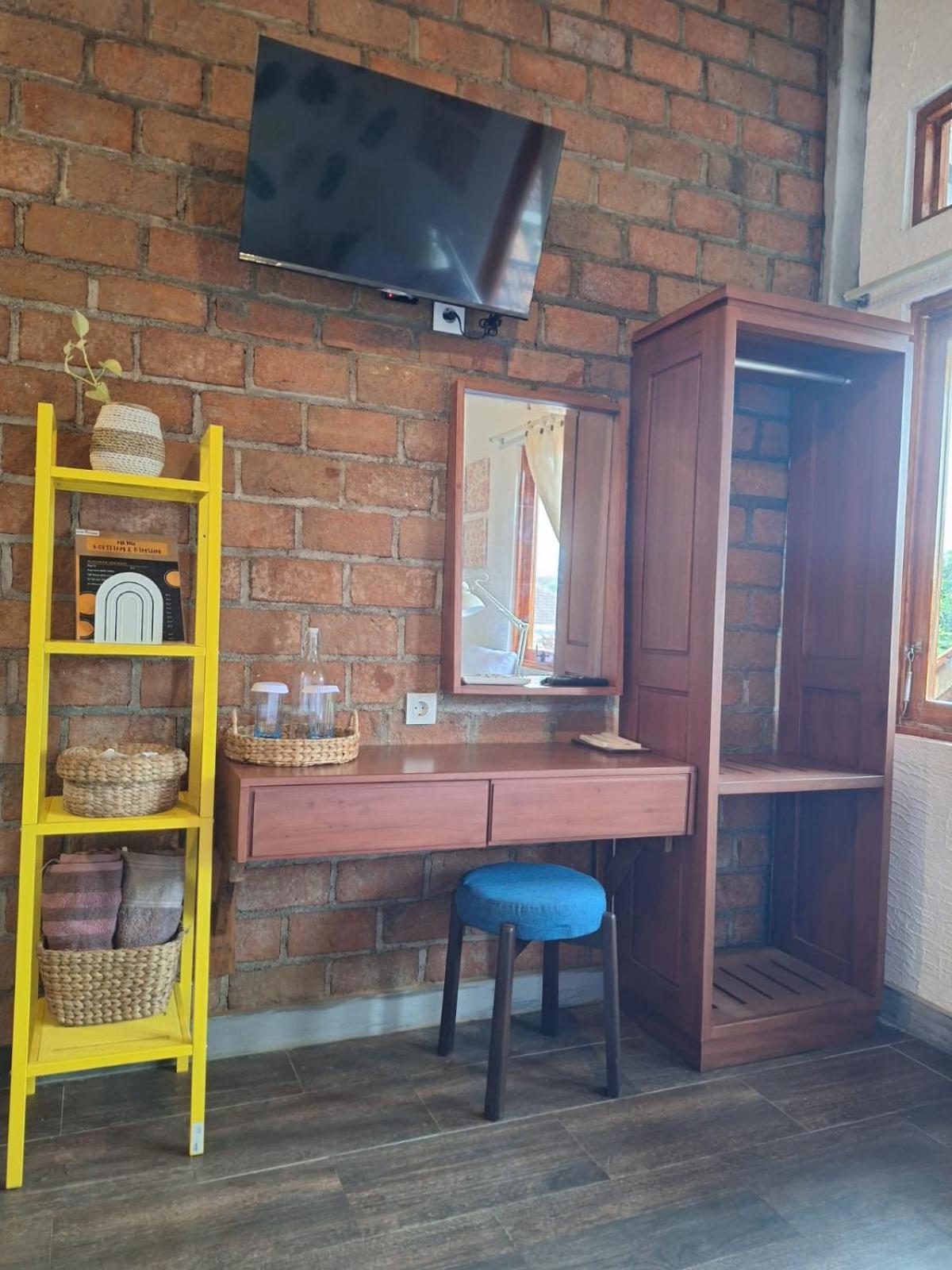 Inn House Homestay Dadapan ภายนอก รูปภาพ