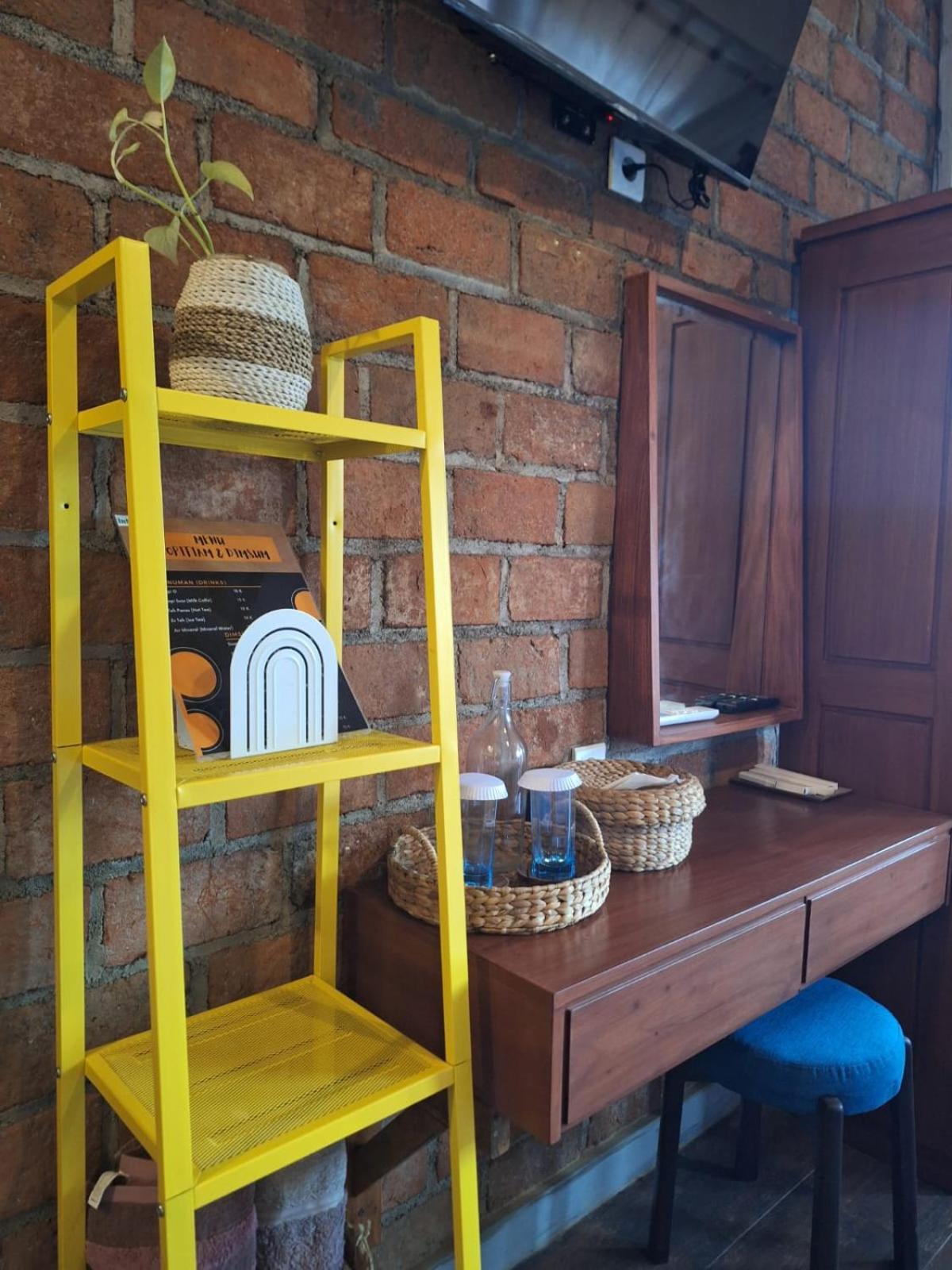 Inn House Homestay Dadapan ภายนอก รูปภาพ